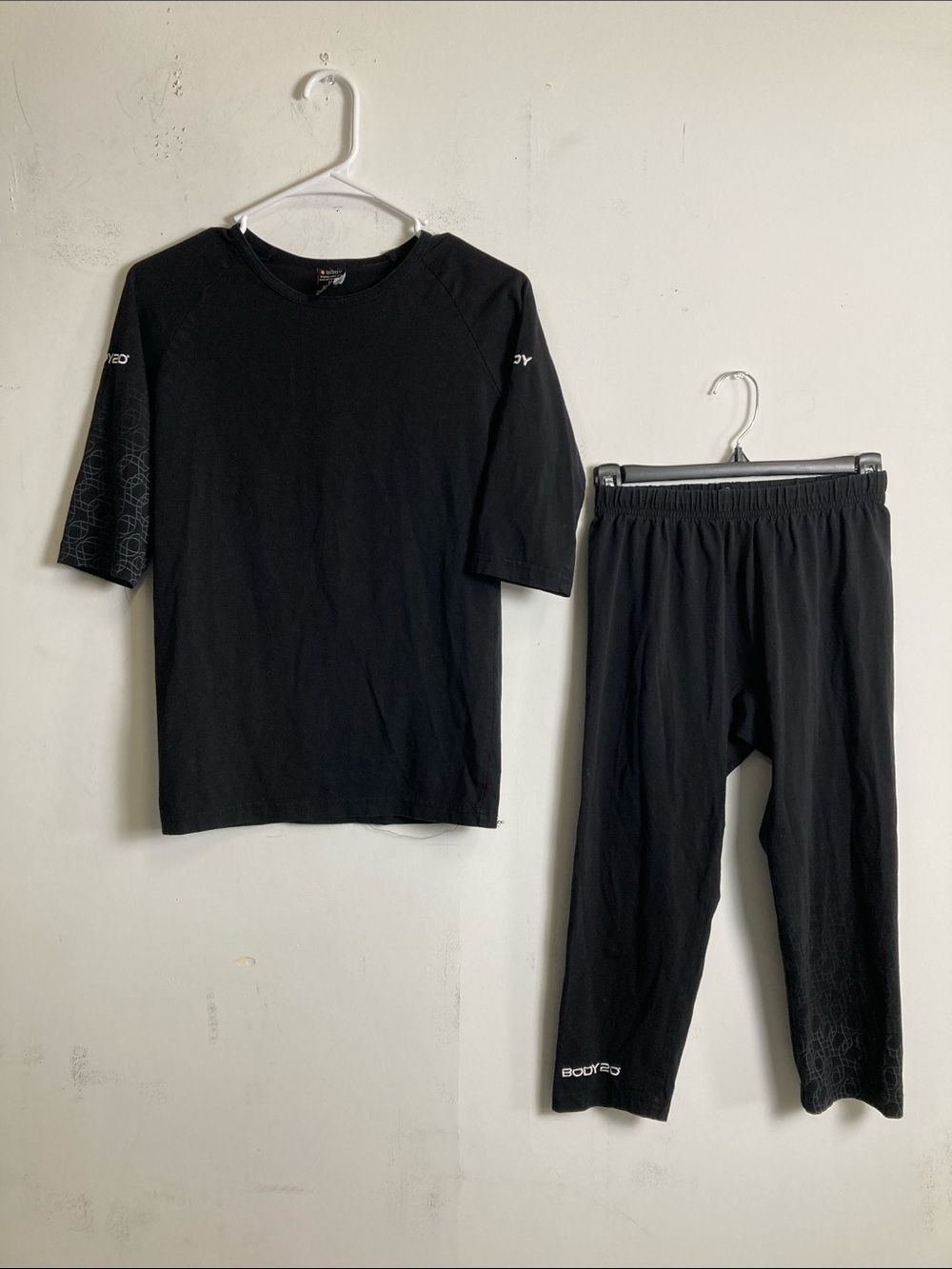 Body Glove Black Athletic Capris Leggings Set